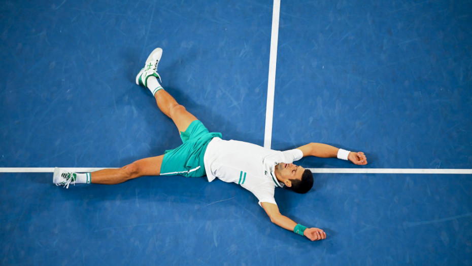 PORUKA KOJA JE ODJEKNULA PLANETOM! Novinar uživo isprozivao Novaka: Đoković će braniti titulu svidelo nam se to ili ne! (VIDEO)