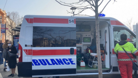 DETALJI NESREĆE KOD UMKE Prevrnuo se autobus pun putnika, saobraćaj u prekidu