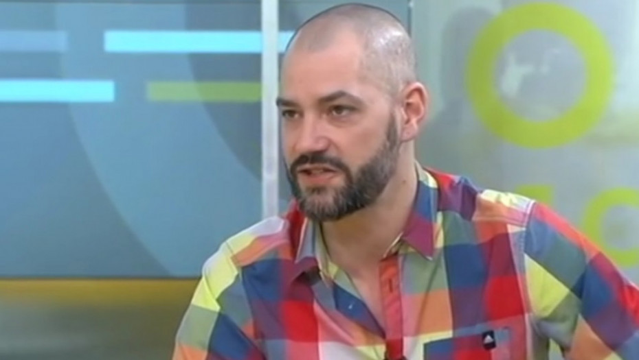 UŽAS! Vasil Hadžimanov besan nakon sramnih komentara o uzroku smrti njegovog oca, muzičar poslao brutalnu poruku i žestoko zapretio svima! (FOTO)
