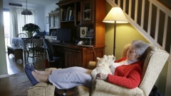 REAGUJTE ODMAH Evo šta znači ako vam mačka zaspi u krilu ili na stomaku