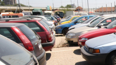 SENĆANINU ODUZETO 65 AUTOMOBILA BEZ DOZVOLE Prodavao vozila sa opasnim otpadom?