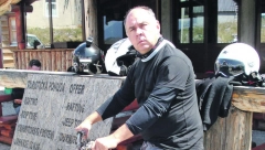 VEŠTO JE KRIJE GODINAMA Bule Goncić u braku je više od tri decenije, a njegovu prelepu suprugu često viđate na malim ekranima (FOTO)