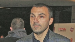 JUGOSLAV KARIĆ NE KRIJE NOVU DEVOJKU Drži je za ruku i smeška se, Elena je prošlost!