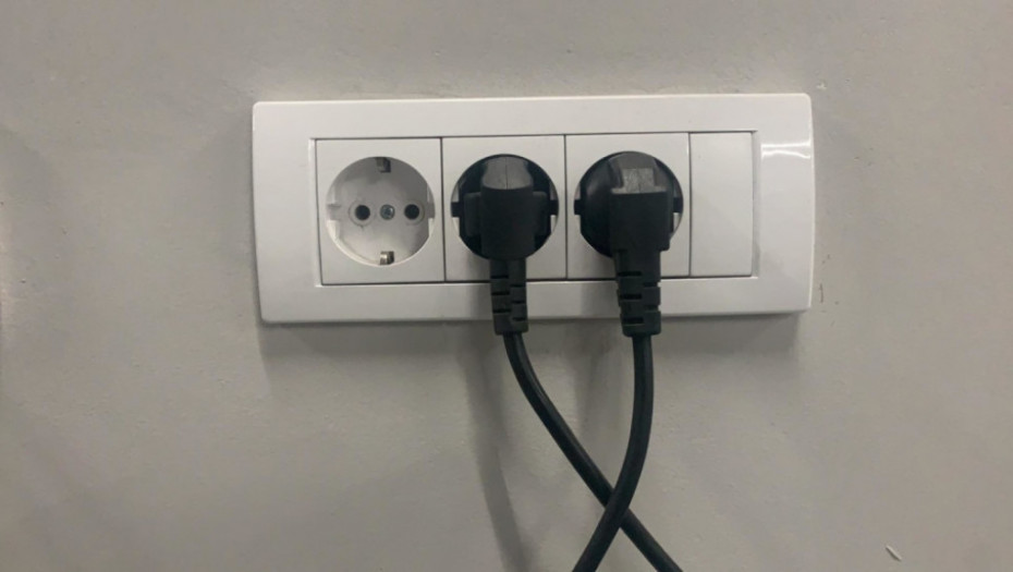 VI SPAVATE DOK ONI GUTAJU STRUJU Samo na ovom uređaju uštedite i preko 100 evra godišnje