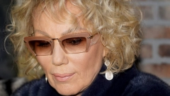 NJENA FOTOGRAFIJA IZ MLADOSTI DOKAZUJE SAMO JEDNO Brena u malom bikiniju pre nekoliko decenija je pravi hit na internetu! (FOTO)