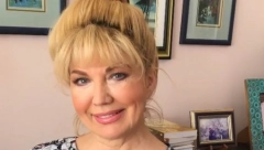 "PAMET U GLAVU I DU*E UZA ZID" Suzana Mančić doživela peh na proslavi, popularna voditeljka ne pamti ovakav blam