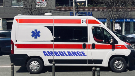 PREVRNUO SE AUTOBUS KOD BUBANJ POTOKA: Nevreme izazvalo haos u Beogradu, pokidalo ogradu, pala na ženu kod Ade Huje