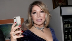 ŽENO, SLOBODNO OSTARI! Neda Ukraden se skinula u kupaći kostim i izgledom u osomoj deceniji izdominirala(FOTO)