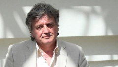 OVDE ČOVEK POCRNI BOLJE NEGO NA MIKONOSU! Radoš Bajić preplanuo i bez brkova, ne liči na sebe (FOTO)