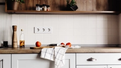 OD TOG DANA NE MOGU BEZ NJE Posle dve godine u svom stanu je otkrio tajni ormarić: Povukao je ručicu i ostao u čudu! (FOTO)