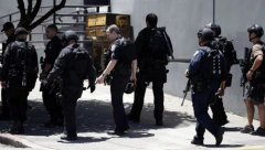 PUCNJAVA U OKLENDU I TO NA PRAZNIK: Ubijen mladić, ima povređenih