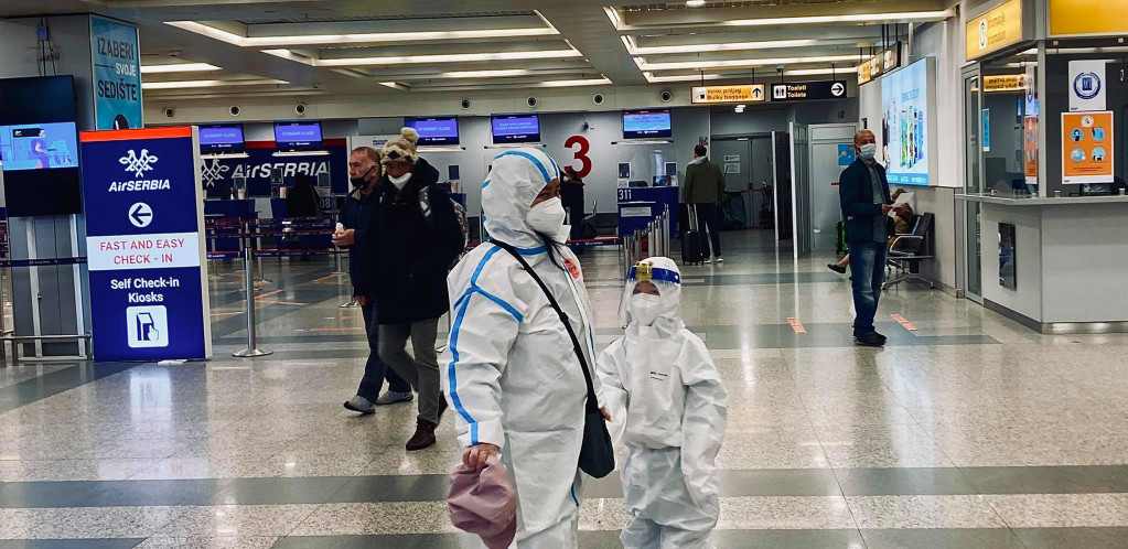 PETOČLANA PORODICA U KARANTINU ZBOG OMIKRONA Doputovali u Srbiju iz rizičnih zemalja, svi negativni