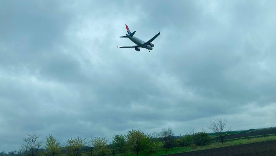 DRAMA IZNAD SARAJEVA Avion iz Saudijske Arabije kruži iznad grada...