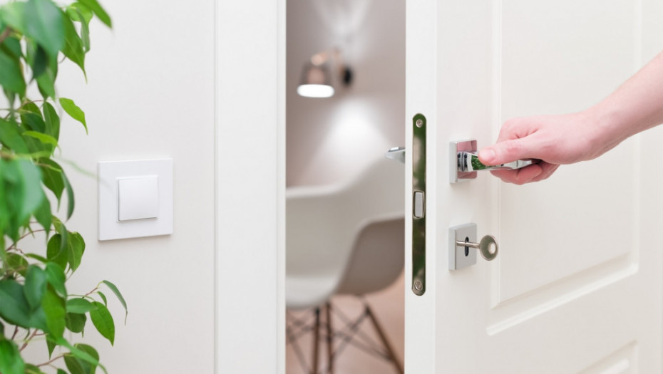 UĐU, IZAĐU OČAS POSLA Ako imate vrata sa ovakvom bravom, vi ste mamac za lopove