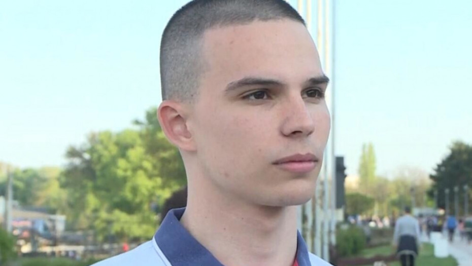 HEROJSKI POTEZ! Vojaž sprečio devojku da skoči s mosta!