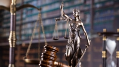 PRAVDA JE SPORA ALI DOSTIŽNA Mladići iz Vlasotinca oslobođeni optužbe za iznudu, sugrađaninu koji ih je lažno prijavio preti  zatvor