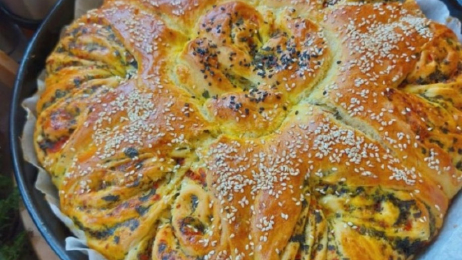 ZAPIŠITE OVAJ RECEPT Lepotica godine - Bakina pogača sa sirom i spanaćem, ukus "da pamet stane"! (VIDEO)