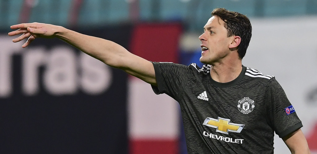 SRBIN IZGUBIO ŽIVCE! Sevnulo je koleno: Matić udario rivala u "nezgodno mesto"! (VIDEO)