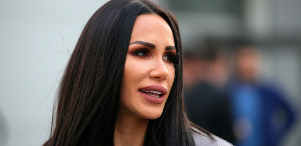 OVO JE NIKOLIJINA SESTRA Pevačica je od nje starija deceniju, a svi kažu da neverovatno liče! (FOTO)