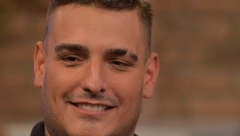 NAKON SKANDALA STIGAO U RODNO MESTO Darko Lazić ne skida osmeh sa lica, a evo i ko mu pravi društvo (FOTO)