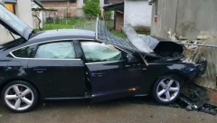 STRAŠNA NESREĆA Automobilom se zakucao u kuću, ljudi su pritrčali vozaču koji je nemoćan zapomagao