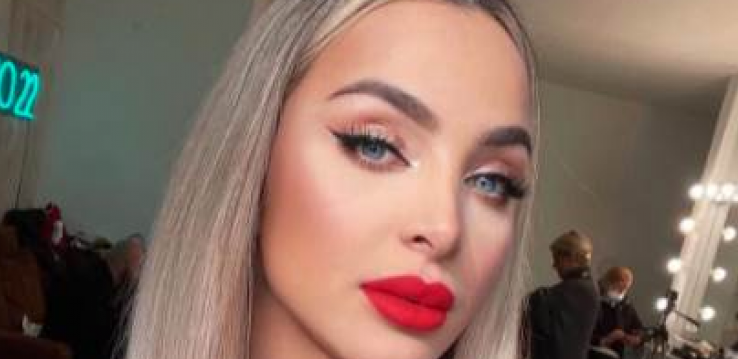 IZLUDELA FANOVE Maja Berović se skinula i vrelim telom raspametila sve, minijaturni bikini preti da pukne i otkrije sve! (FOTO)