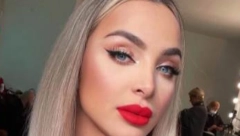 SKROZ SE SKINULA! Maja Berović pozirala bez gaćica, a svi komentarišu ovaj detalj na intimnom delu tela (FOTO)