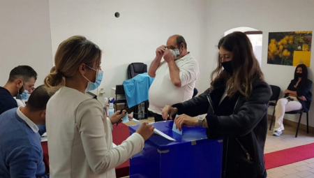 OGROMNA IZLAZNOST U HERCEG NOVOM! Narod brani grad od Mila