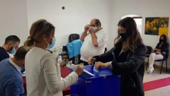NAROD PORANIO DA POBEDI MILA Dugi redovi na biračkim mestima u Herceg Novom, ljudi upozoravaju na paklene planove DPS-a
