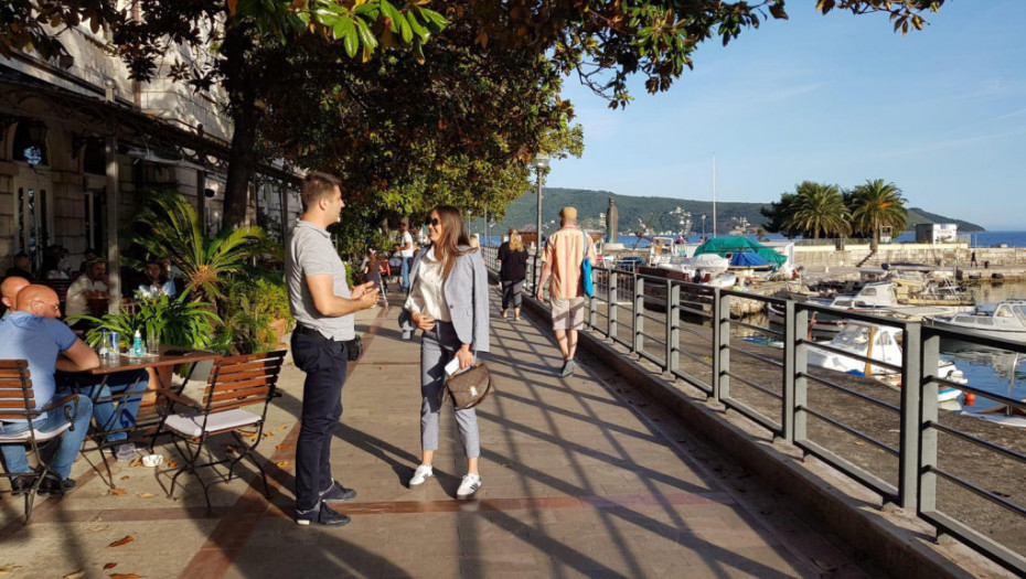 Crnogorci olabavili mere, ali i dalje zabranjeno primanje saučešća