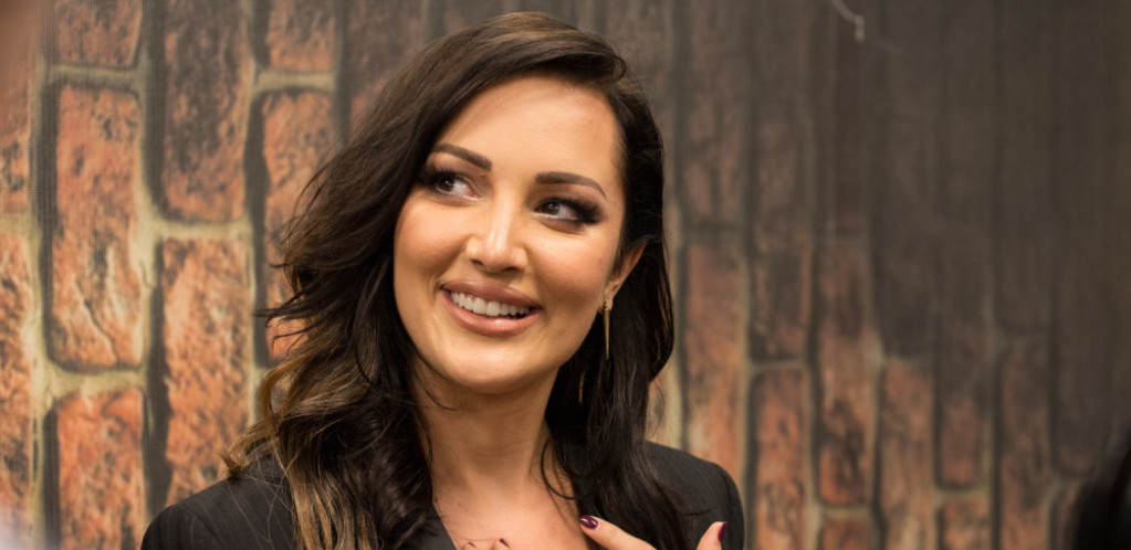 ŽURKA NA BAZENU Aleksandra Prijović se provodi, a društvo joj prave Filip, Aco Pejović i njegova supruga, muzičari atmosferu doveli do usijanja!