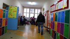 NOVA DOJAVA O BOMBAMA U 21 OSNOVNOJ ŠKOLI Đaci se evakuišu