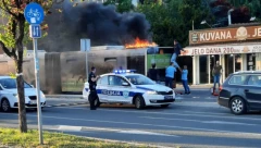 GORI AUTOBUS GSP: Plamen zahvatio zadnji deo vozila
