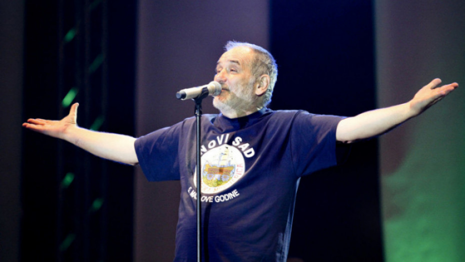 DANAS BI SLAVIO 68. ROĐENDAN! Novosađani ostavljaju plišane igračke i sveće, tuga za pononskim mornarom ne prestaje!