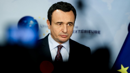 KURTI LJUT NA MAKRONA Francuska okrenula leđa Prištini