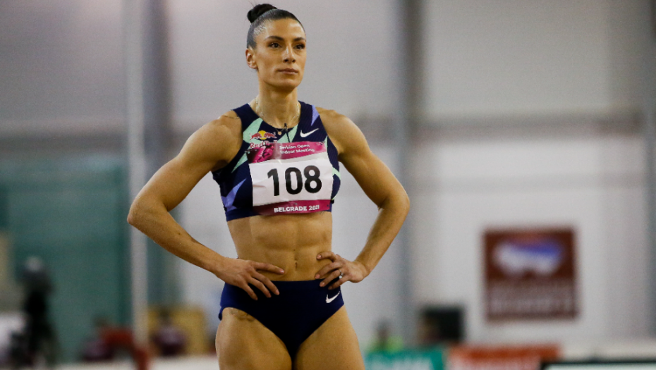 GRMI U KUPAĆEM! Ivana Španović na poseban dan raspametila fanove vrelom fotkom sa plaže!