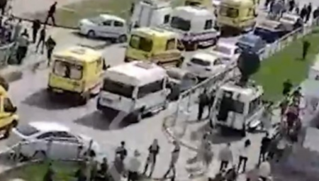 UŽAS U RUSIJI Tri osobe ubijene nožem, ubica krenuo i na policiju, rafali odjekuju Jekaterinburgom