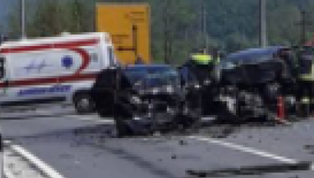 STRAVIČNA SAOBRAĆAJNA NESREĆA NA PUTU ZA NOVI PAZAR Automobil se prevrnuo na krov, pet osoba povređeno