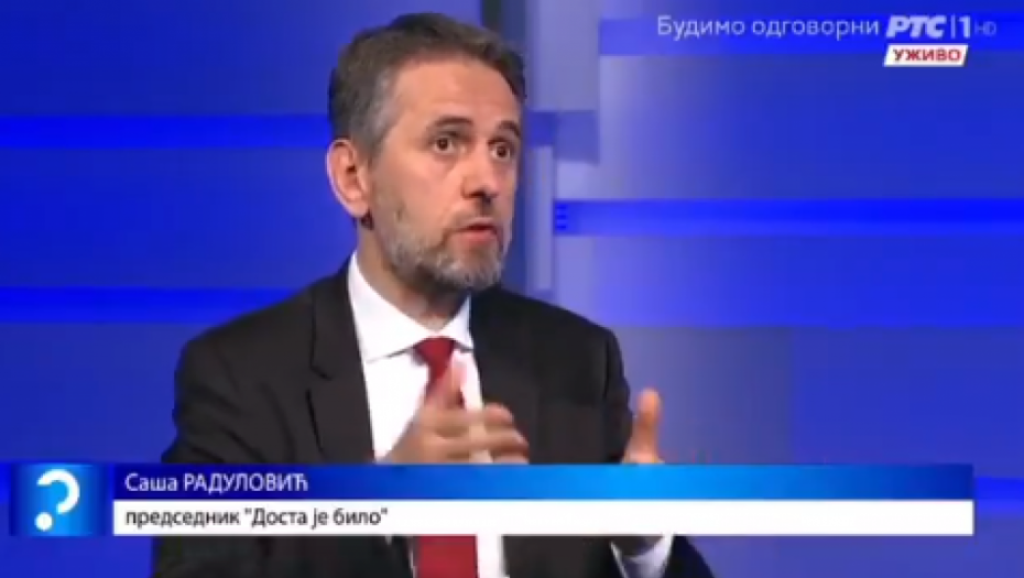 SAŠA RADULOVIĆ OPLEO To je prevarant koji je sahranio svog oca u Srebrenici! Pomaže mu Junajted medija koja u svim državama regiona promoviše nacionalizam, a u Srbiji autošovinizam!