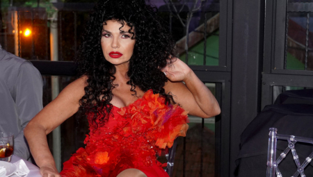 Šta se desilo sa grudima Lidije Vukićević?! Njen dekolte "ispadao" je na sve strane, a ovaj prizor nećete zaboraviti! (FOTO)