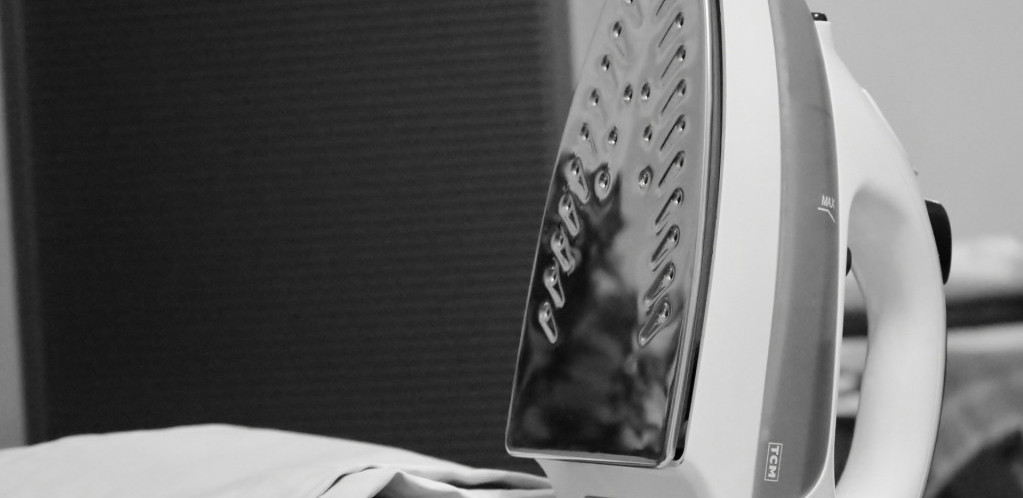 PEGLAĆETE TRI PUTA BRŽE I LAKŠE Trik sa aluminijskom folijom i fenom će vas oduševiti