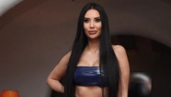 SKINULA SE U KUPAĆI I RASPAMETILA IZGLEDOM Katarina Grujić ponosno pozirala i pokazala trudnički stomak (FOTO)