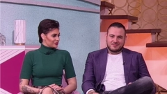 MINA PALA U ZABORAV! Filip Car uhvaćen u prisnom zagrljaju sa ovom bivšom zadrugarkom, ljubav cveta, a ona konačno dočekala da ga vidi (FOTO)