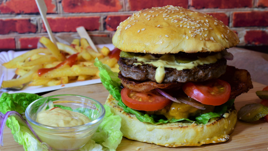 Bolji nego kupovni! Otkrijte tajnu kako se zapravo pravi čizburger
