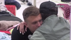 VRATIO SE NA IMANJE! Stefan uplakao došao u Belu kuću, sačekala ga misica kojoj je odmah pao u zagrljaj!