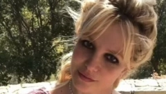 PAZITE SE VOLI DA GRIZE! Novo izdanje popularne pevačice iznenadilo sve, a svi se pitaju šta šta joj se desilo!