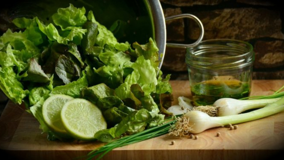 NE MORATE SVAKI DAN NA PIJACU Uz pomoć ovog sjajnog trika salata će biti kao tek ubrana