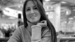 SAHRANJENA NASTAVNICA HEROJ Stala pred monstruma i svojim telom spasla učenike