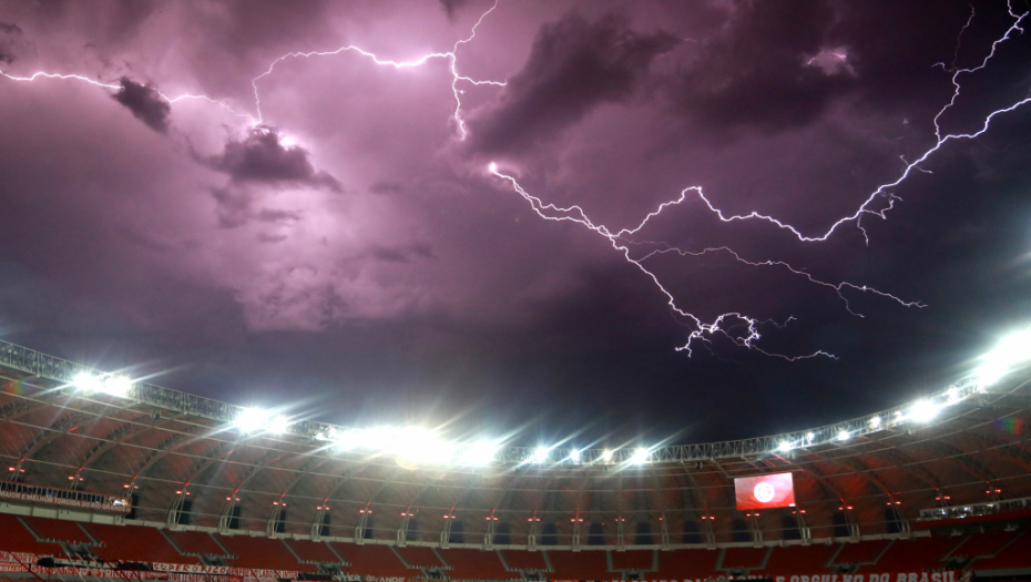 TRAGEDIJA U ENGLESKOJ! Mladi fudbaler (9) poginuo od udara groma! (FOTO)