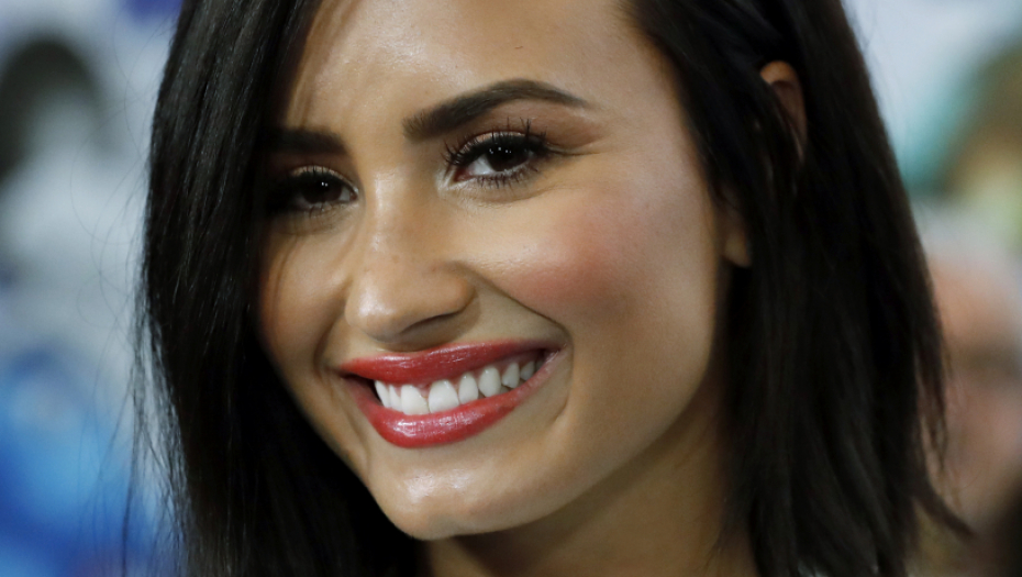 ŠOKANTNA IZJAVA SLAVNE PEVAČICE! Demi Lovato želi vezu sa vanzemaljcem!